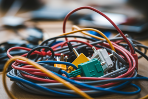 Branchement prise en série : Risques & Solutions